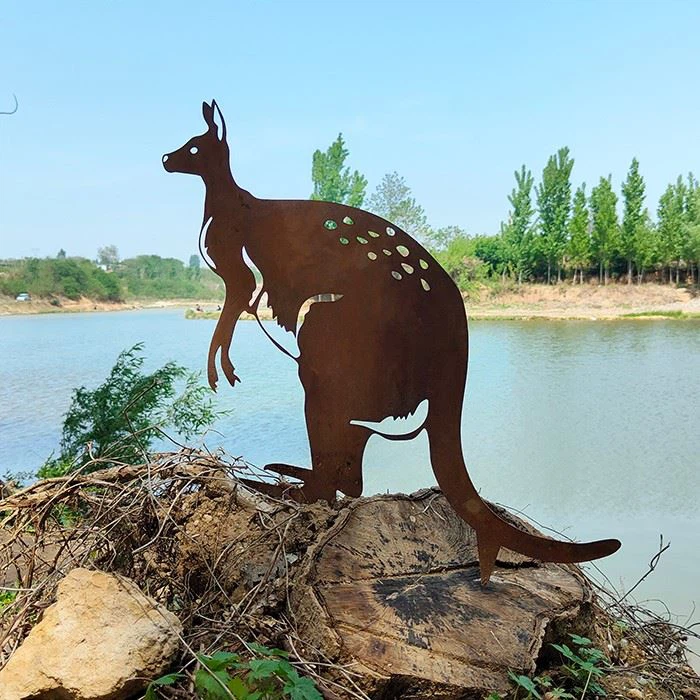 Eye-catching Rustic Garden Ornaments For Park Holiday