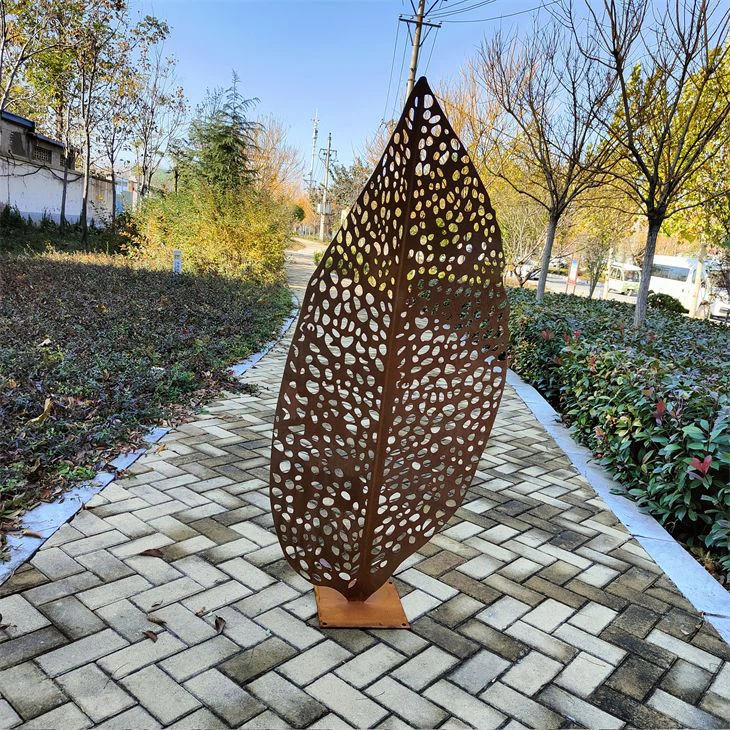 Modern Sanat Çelik Yaprak Heykel